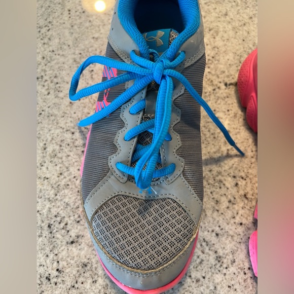 Girls Under Armour Shoes Size 5.5 - Picture 3 of 10